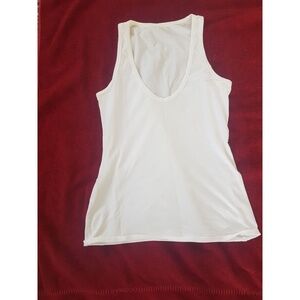 Tank Top Women's White EUC Scoop neck